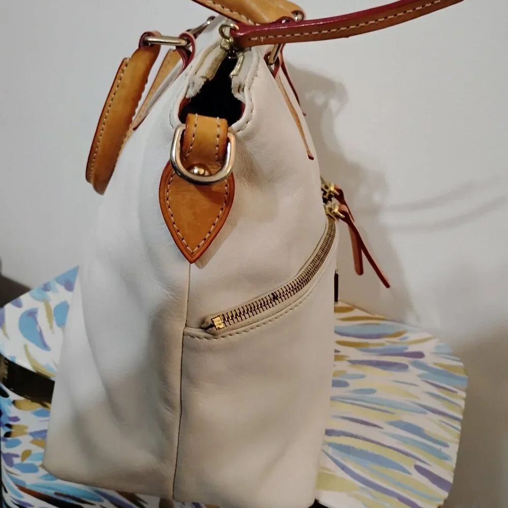 Dooney & Bourke Dillon dbl. pocket satchel White, good condition - Picture 4 of 16